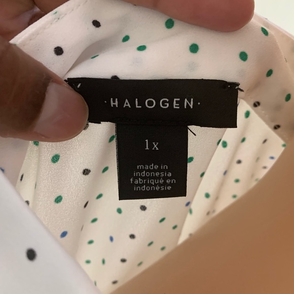 V-Neck Sleeveless Top
HALOGEN® - Picture 3 of 5